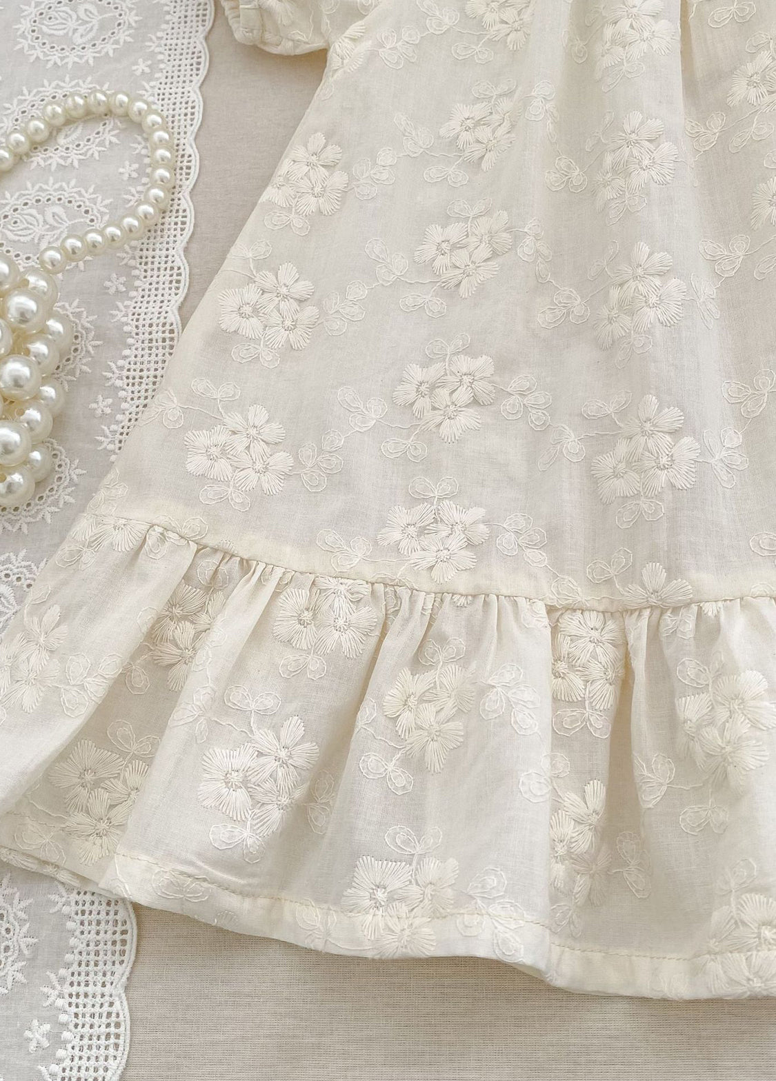 Girls Sweet Retro Three-dimensional Floral Embroidered Puff Sleeve Dress