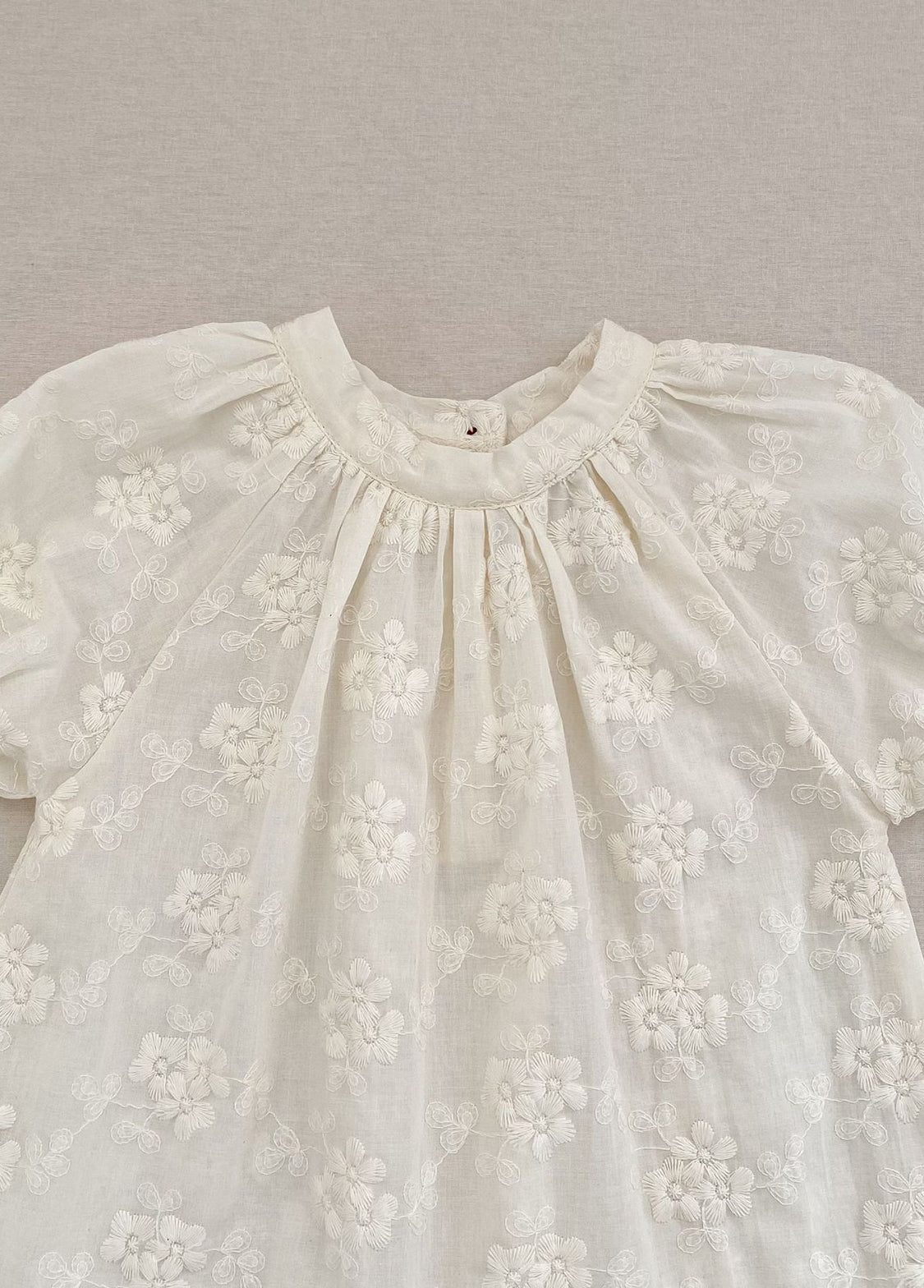 Girls Sweet Retro Three-dimensional Floral Embroidered Puff Sleeve Dress