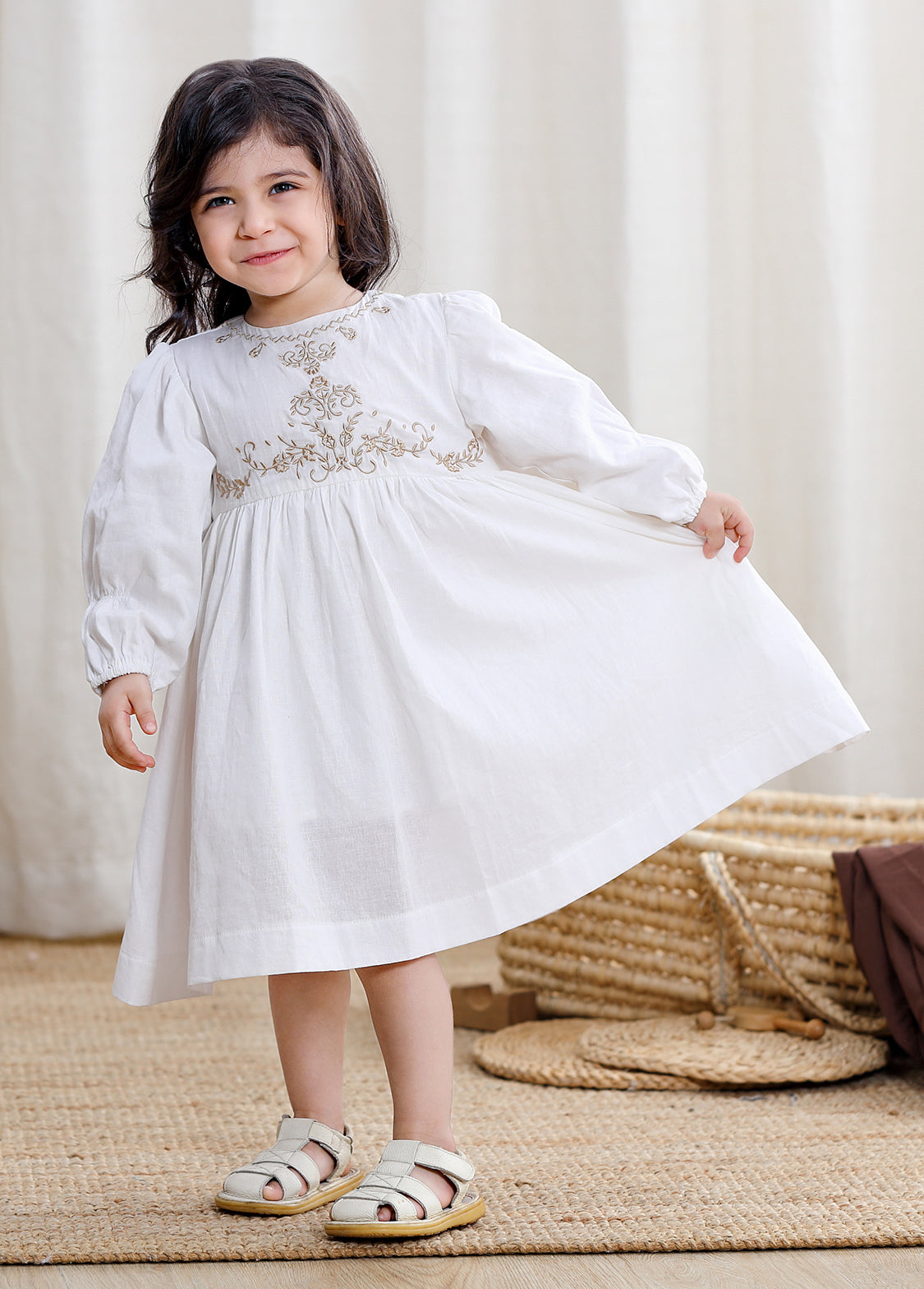 Girls Elegant Embroidered Long-sleeved Princess Dress
