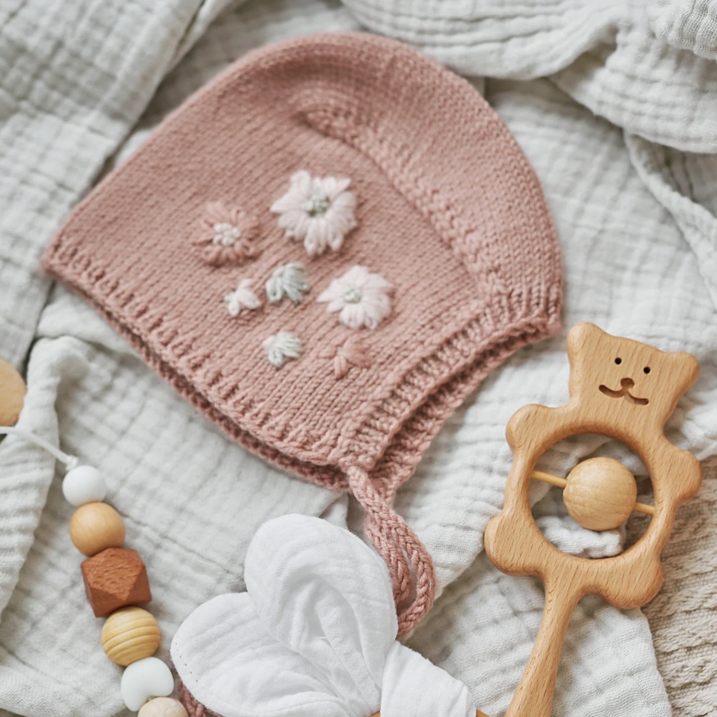 Bonnet with Wooden Ring